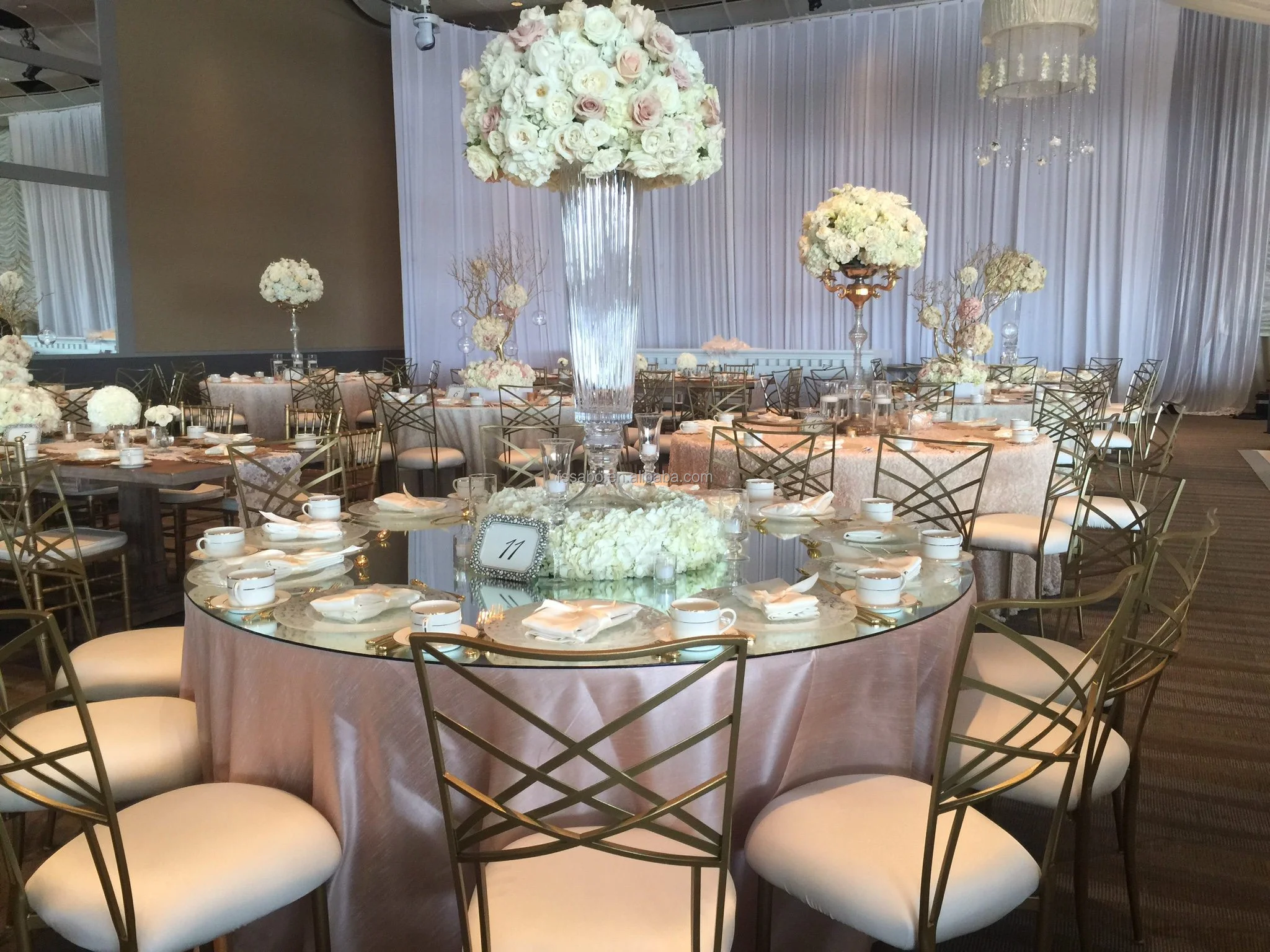 Wholesale luxury Hotel Iron Banquet Gold Cross Back Chairs For Event Reception Chiavari Chameleon Chair