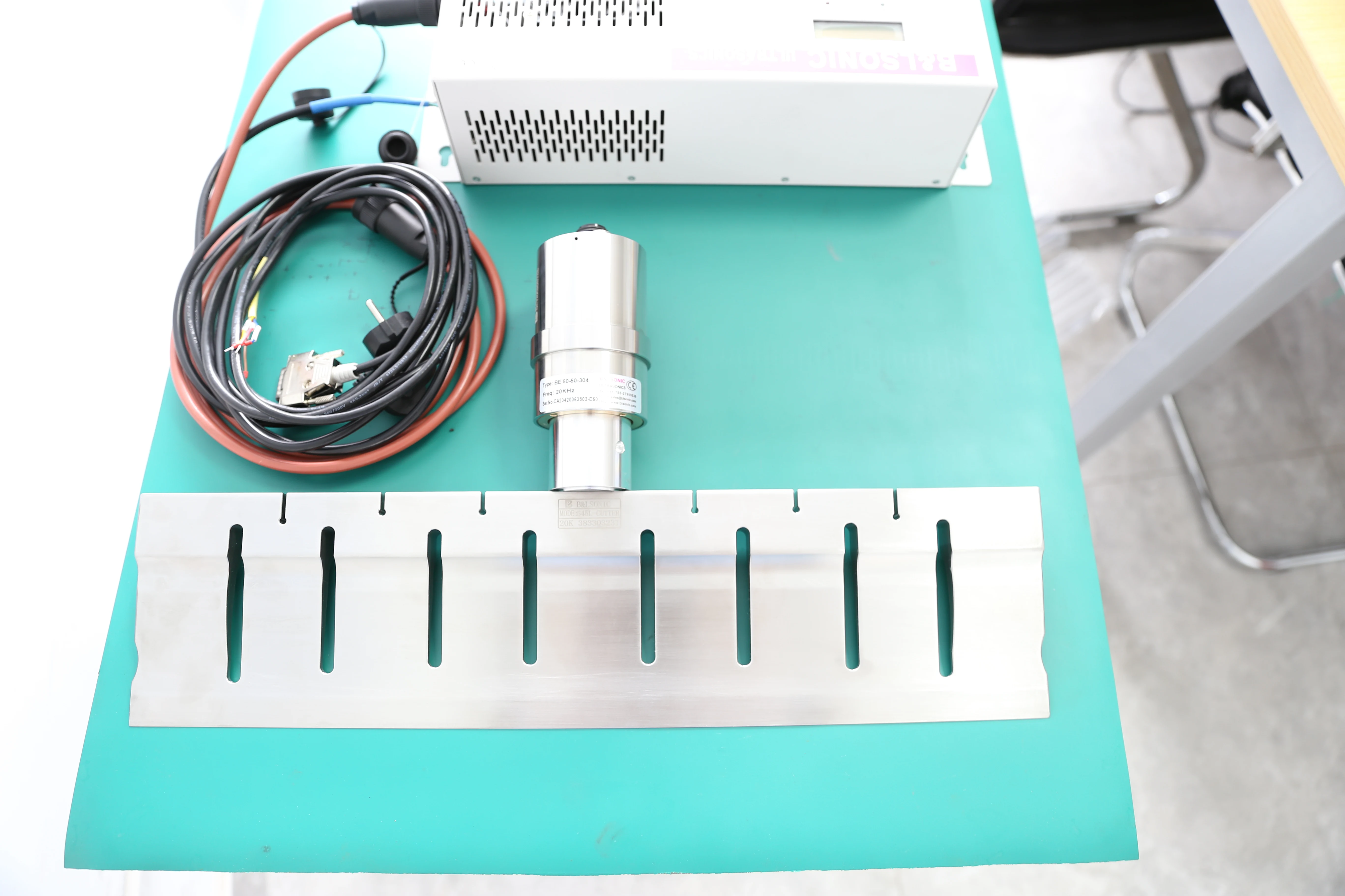 ultrasonic food cutting machine for cake sandwich pizza nut titanium blade