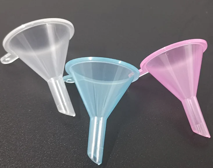 Пластиковая мини-воронка для парфюма 31*39