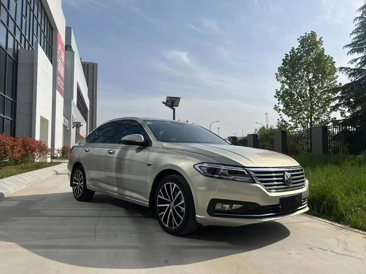 V-olkswagen Lavida In Stock 2 Wheel Drive Automatic Sedan 2023 Vehicles Max Speed 188km/h Wholesale Price And Very Cheap  Car