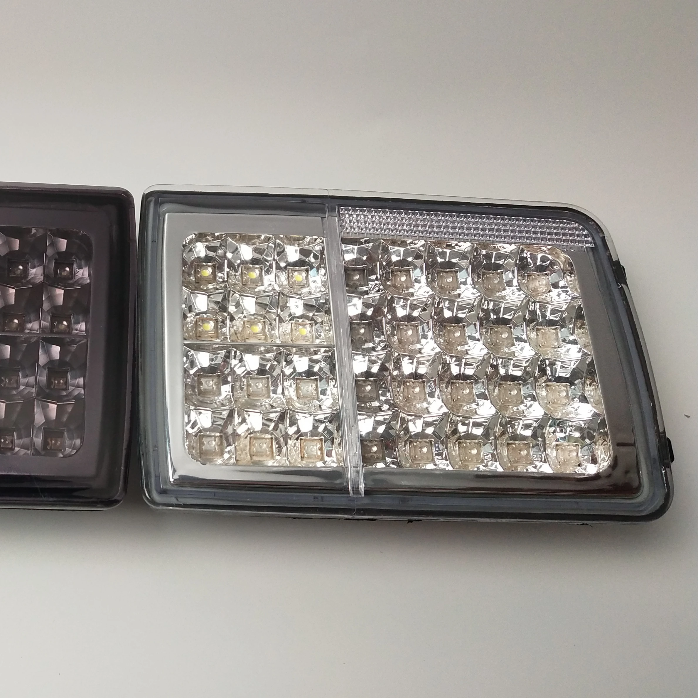 12V 32 LED High Brightness tail lamps auto lighting systems Tail lights for SUZUKI EVERY DA64V