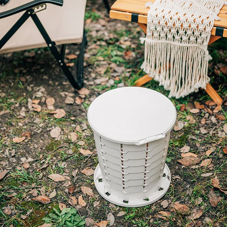 Folding toilet with lid Camping trash can The retractable on-board portable is an emergency toilet Portable toilet with cover