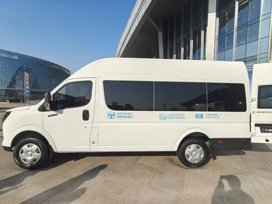 New Dongfeng small bus 7-seater passenger and cargo van