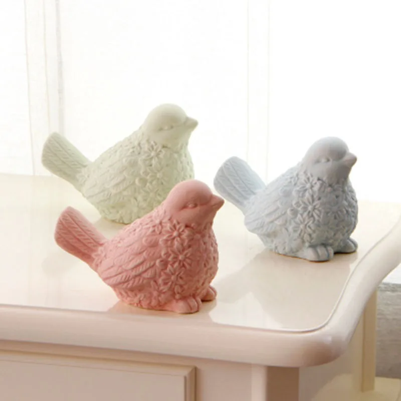 
European Style Rural Scrub Matte Ceramic Bird Magpie Craft Home Decoration Accessories Modern Desktop Small Ornaments 