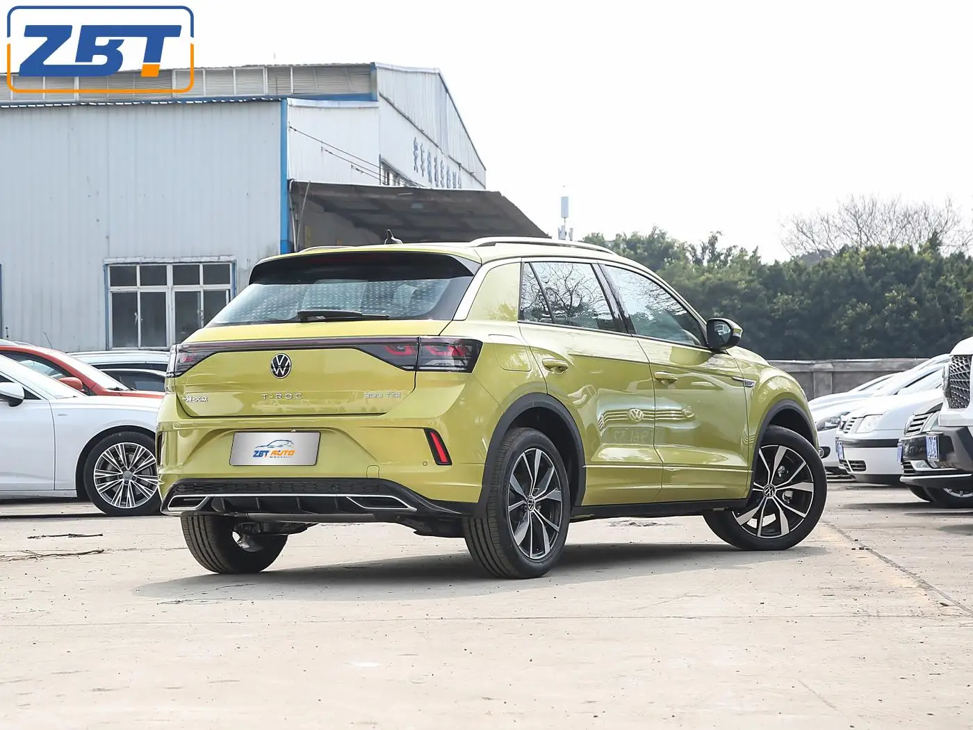 Autozbt Low Price 2024 Used VW T-Roc 300 Tsi Compact SUV Petrol Vehicle 1.5t Gasoline Car High Speed 200 Km/H 5 Seats Auto