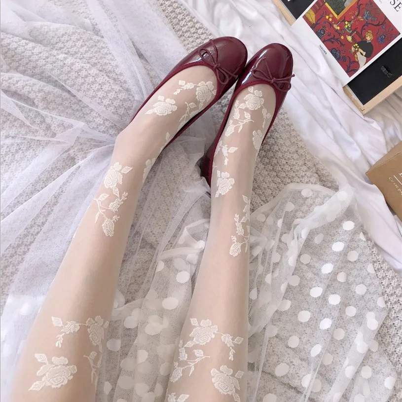 
WA261 French elegant retro rose embroidery white silk stockings ultra-thin ladies sweet pantyhose women 