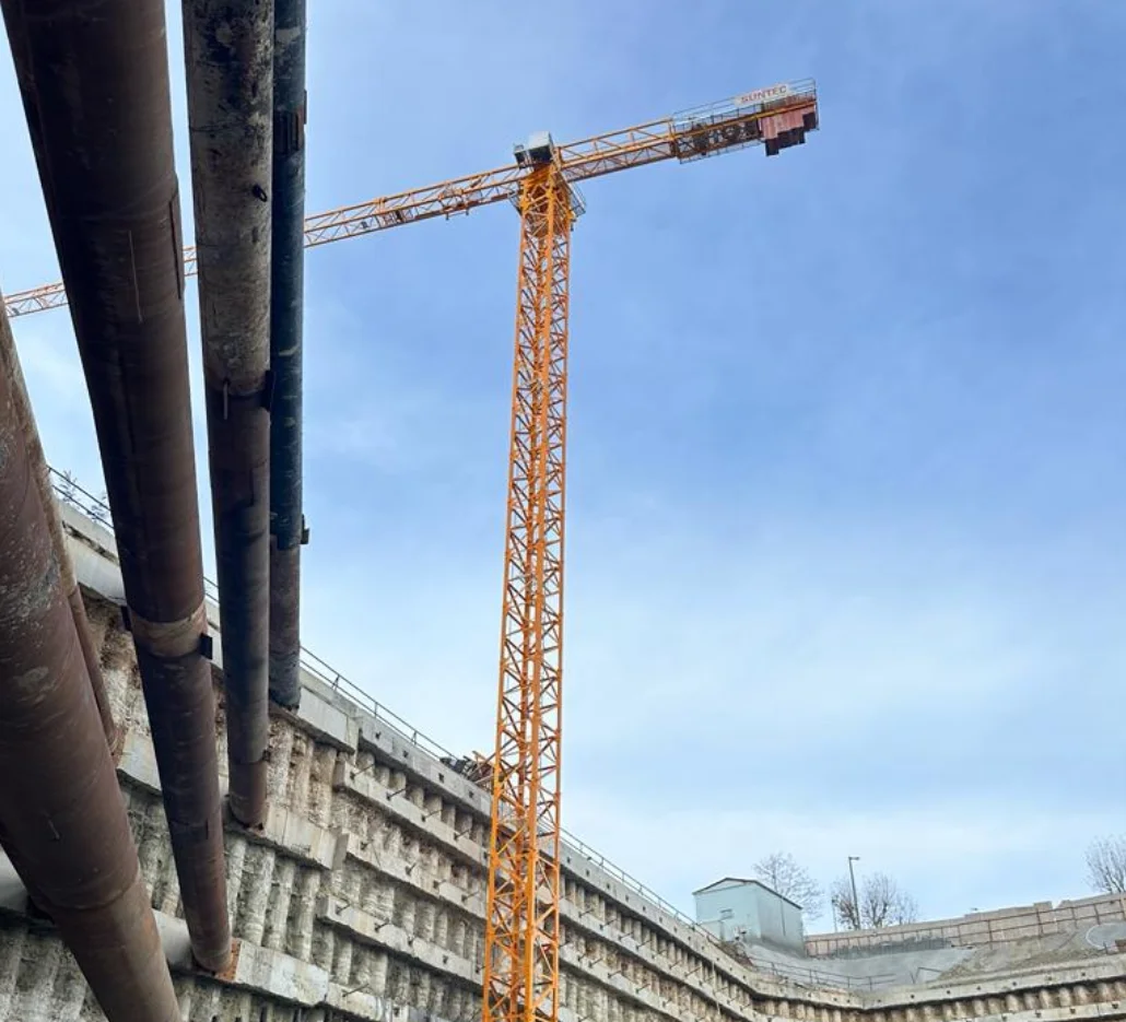 SUNTEC 60m jib length chassis flat top tower crane