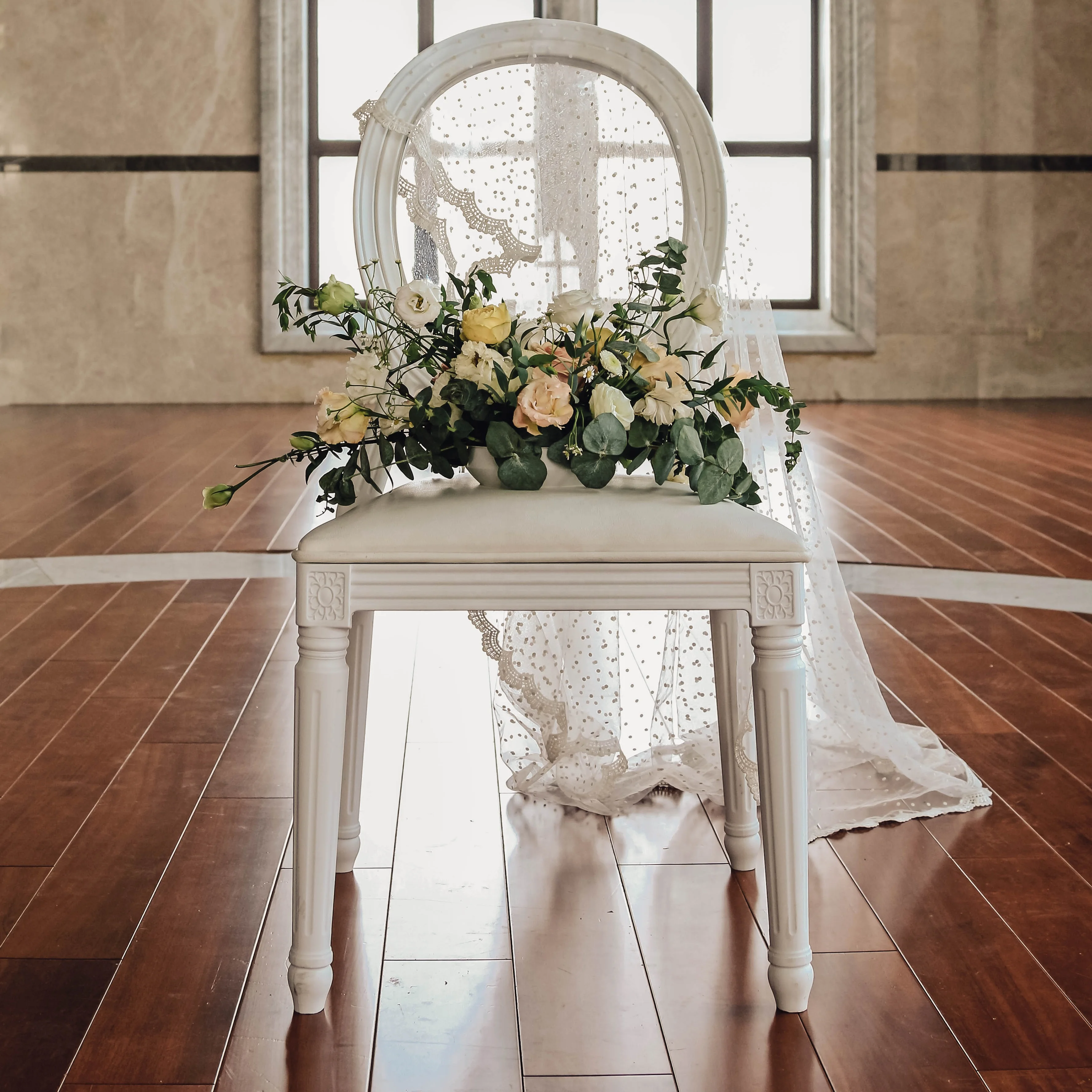 Stack Rental Durable Luxury Banquet Ghost Louis  Chairs with Transparent Clear Back