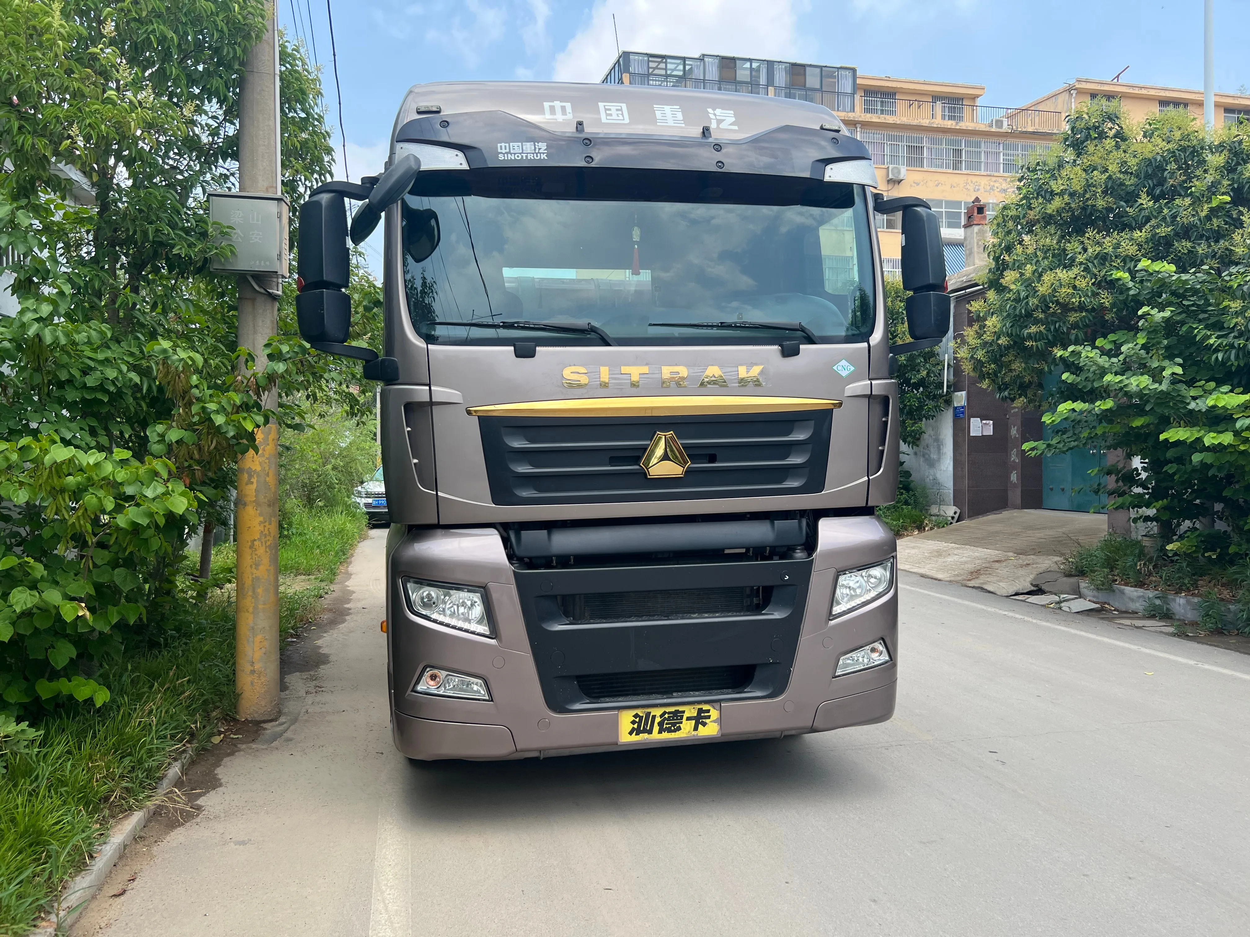 HOWO Sinotruk Used and New 371/375/420 HP CNG Truck Used Tractor Truck for Sale