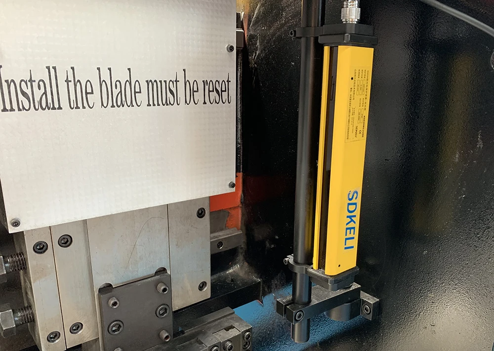 Экономичная машина для резки листового металла/станок для резки листового металла с ЧПУ из нержавеющей стали из Китая