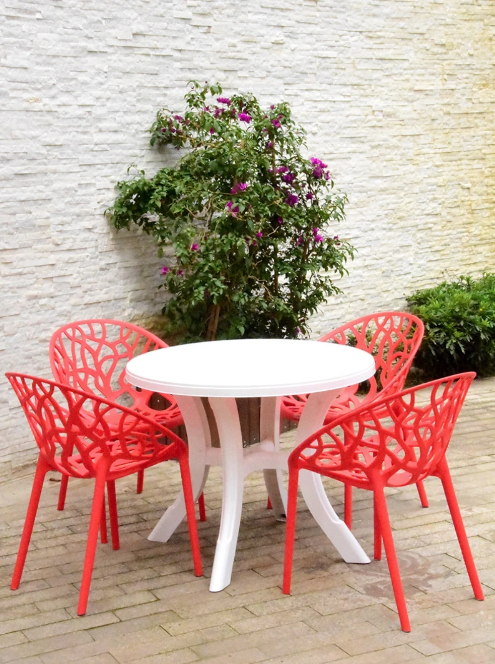 Modern Durable Colored Plastic Table and Chair Set for Bedroom Home Gym for Outdoor Hotel Entry Warehouse Laundry Use