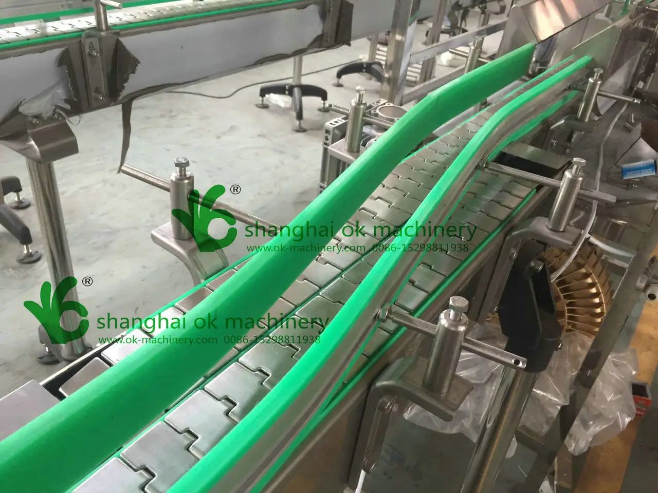 Pet Bottles Flat Top Plastic Adjusted Plate Attach Chain Plate Conveyor Belt Glass Bottles