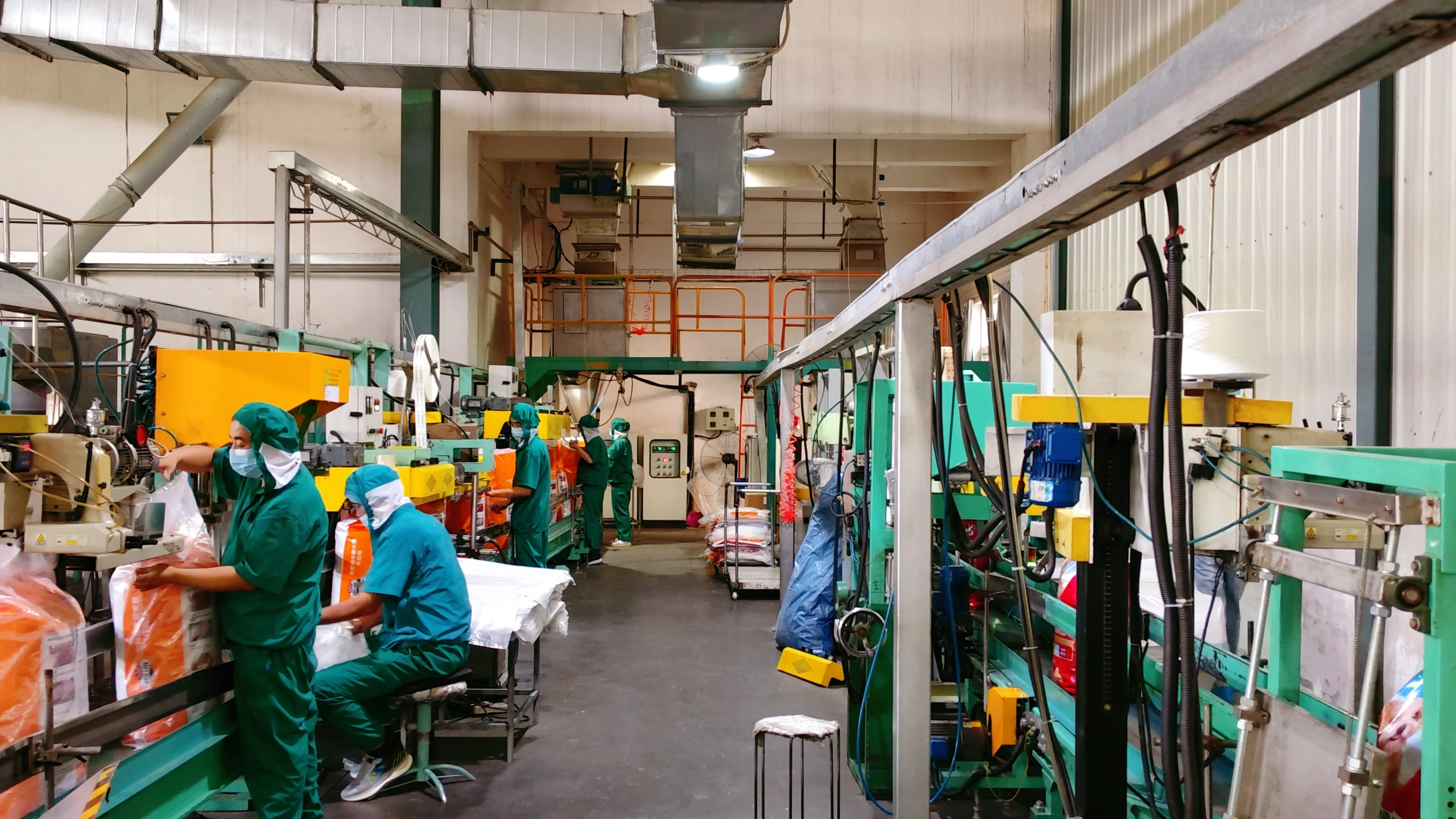 Оптовая продажа 100% натуральных прямых продаж оптовая 15 кг мешков для взрослых средний и гигантский корм щенков хорошее соотношение цены качества