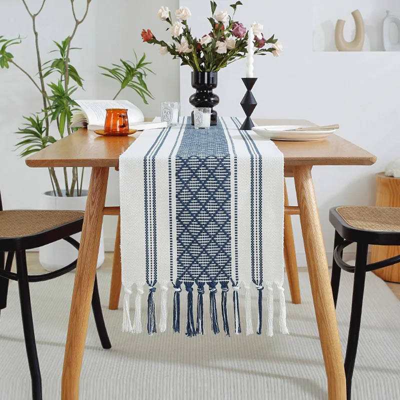 Cotton linen Jacquard table runner Geometric retro style luxury  table runner  black white jacquard style table ruuner