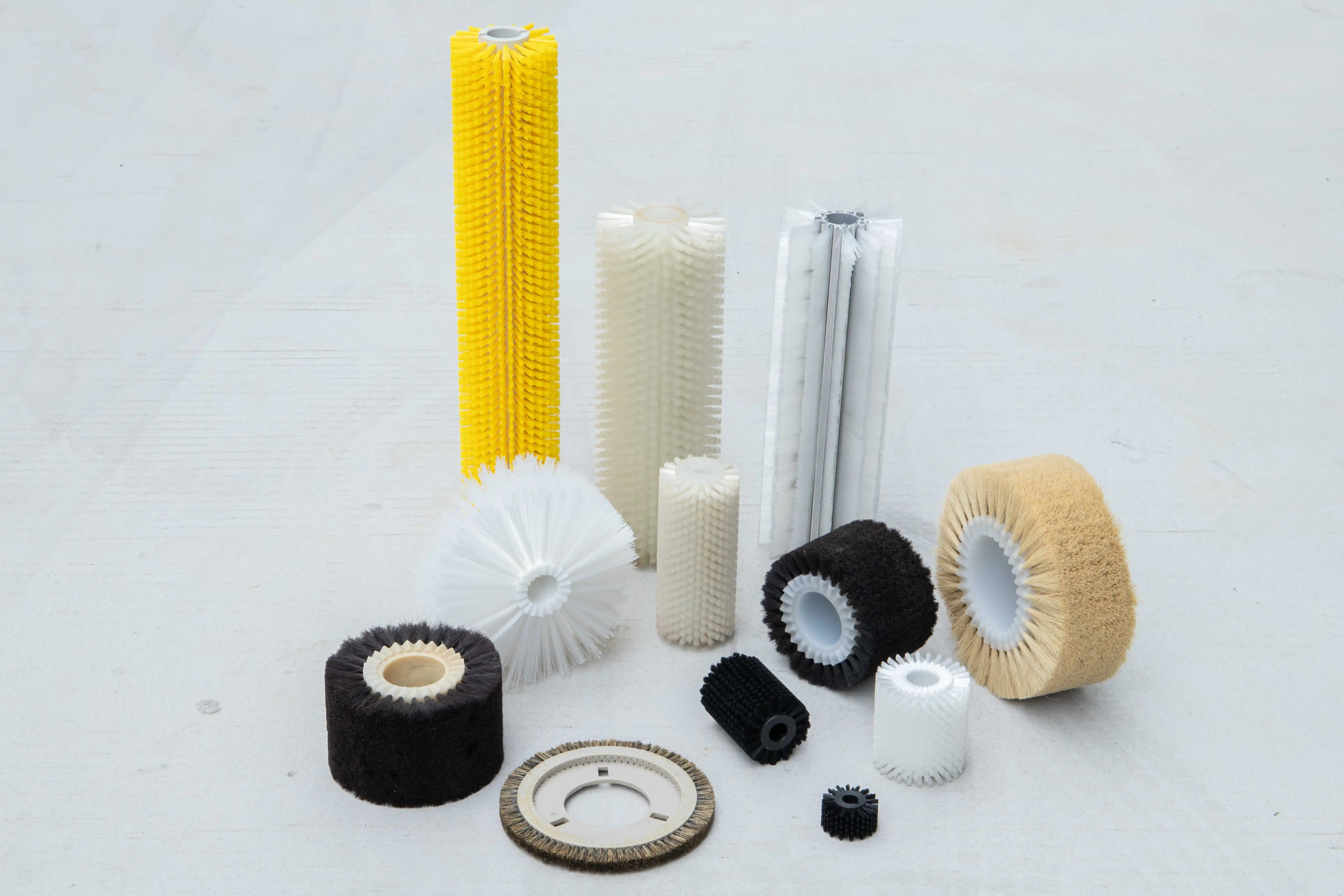 Oem Odm Wholesale Long Spiral Solar Panel Roller Brush Nylon Brush Solar Panel Cleaning Rotating Brush