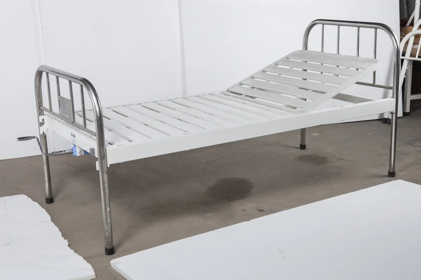 Medical Devices Cheap High-quality Hospital Equipment Stainless Steel Hot-selling Hospital Bed With 1 Functions