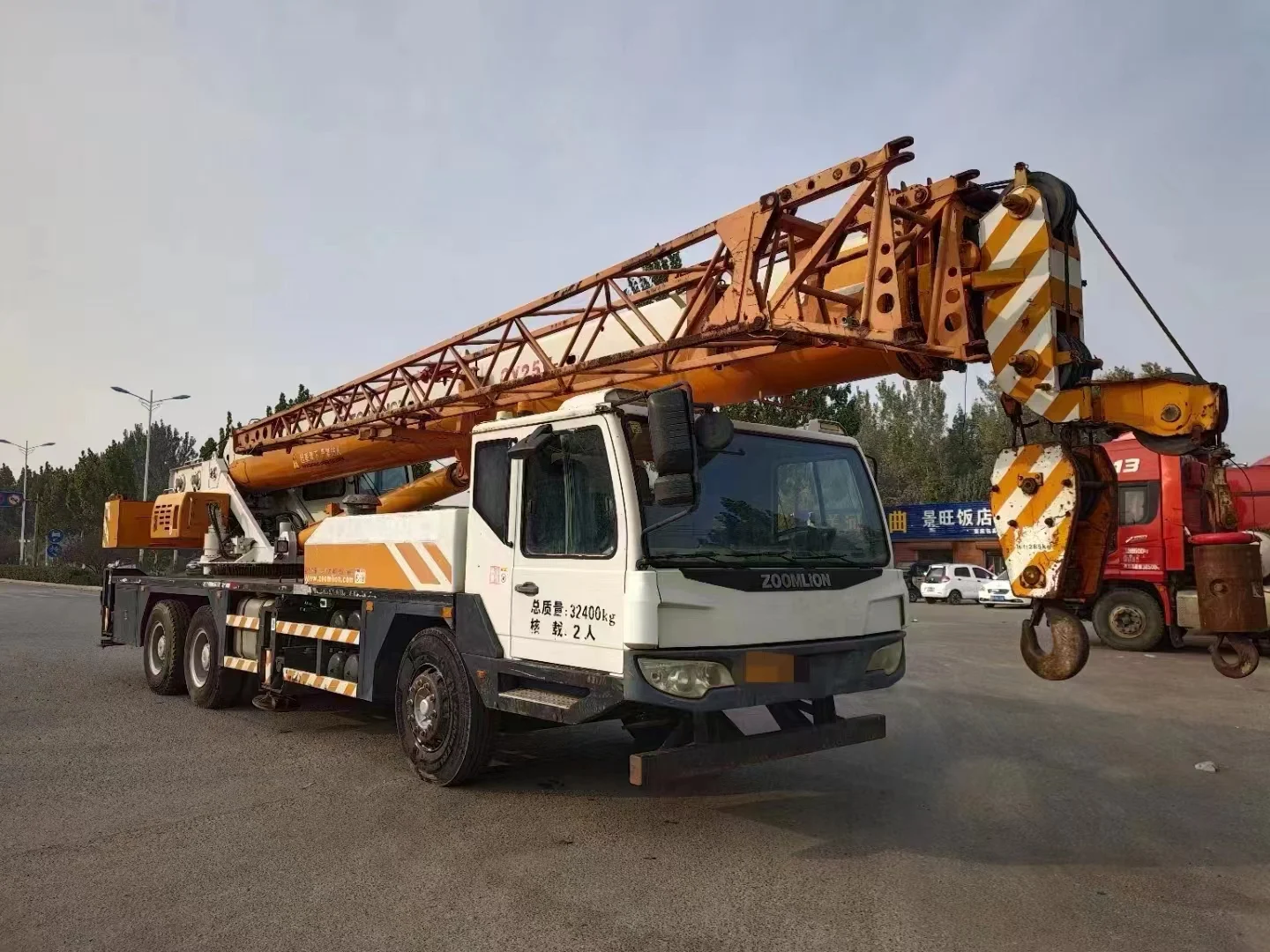 Zoomlion Qy25v 25T Truck Crane 50T Rated Loading Capacity Max Lifting Load Featuring Pump Motor Bearing Gearbox Engine