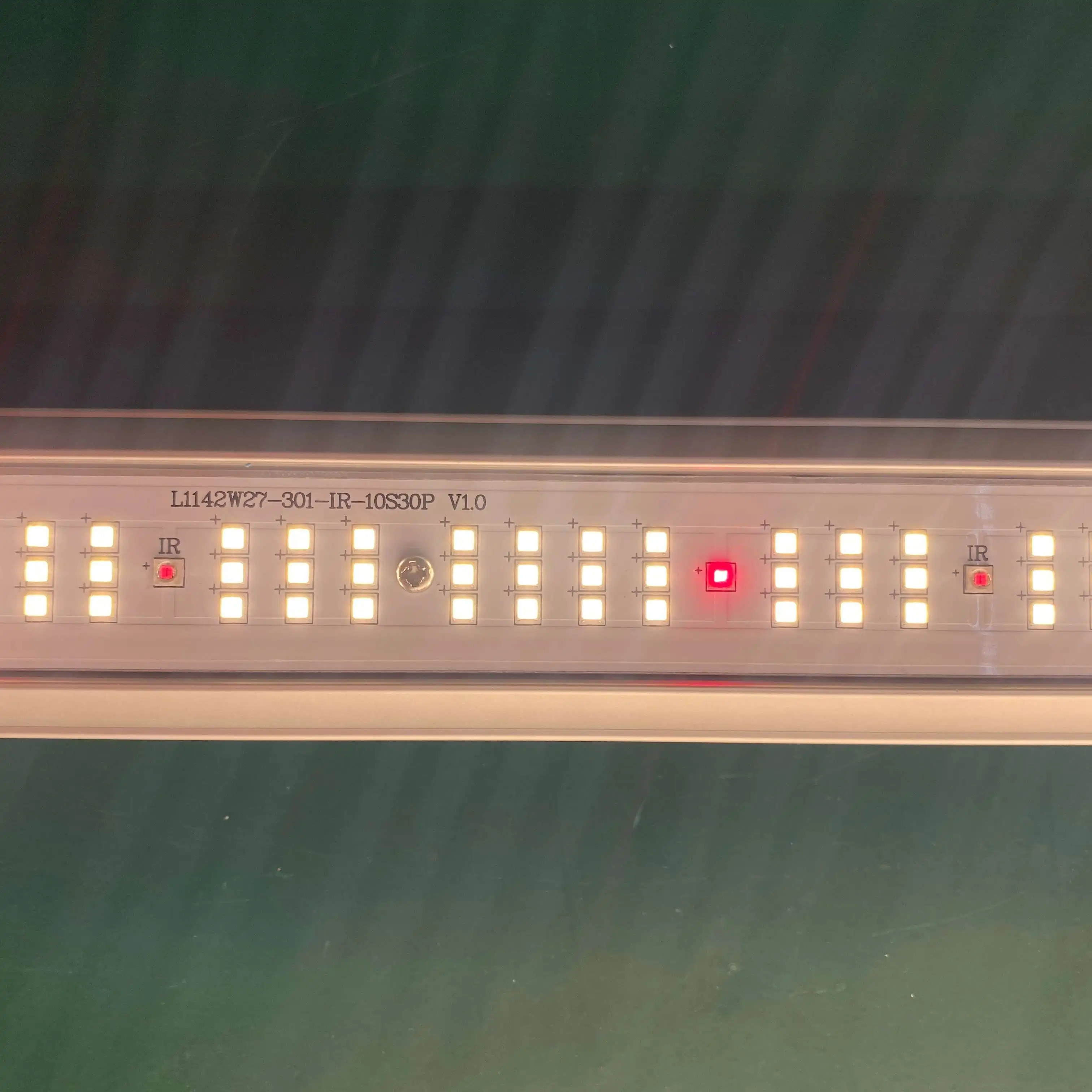 ETL Listed Indoor 720W 880w 1000w Herbs Plants Greenhouse Hydroponic Growing System LED Grow Light