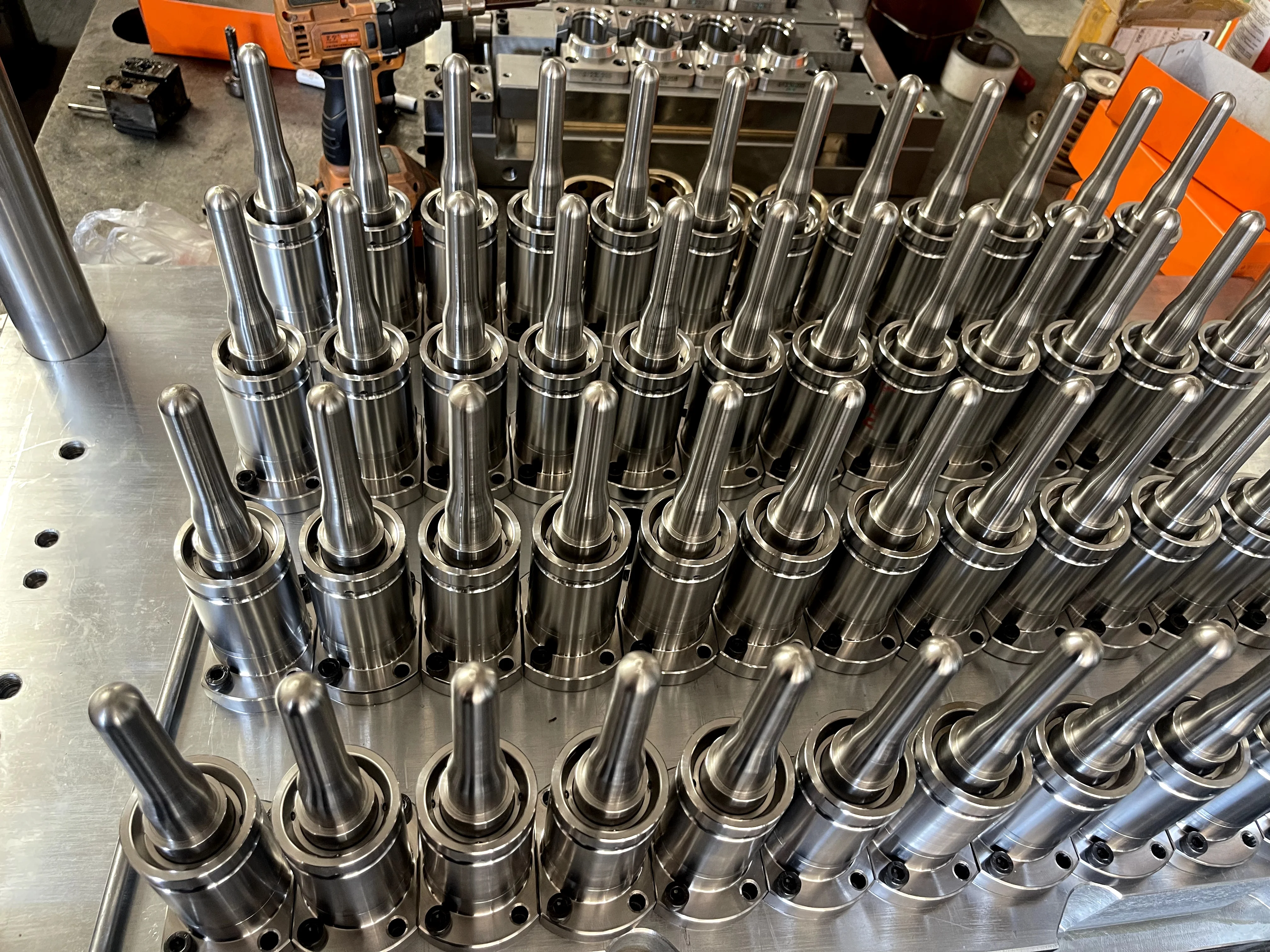 Китайская пресс-форма для пластиковых бутылок с 28 горлышками