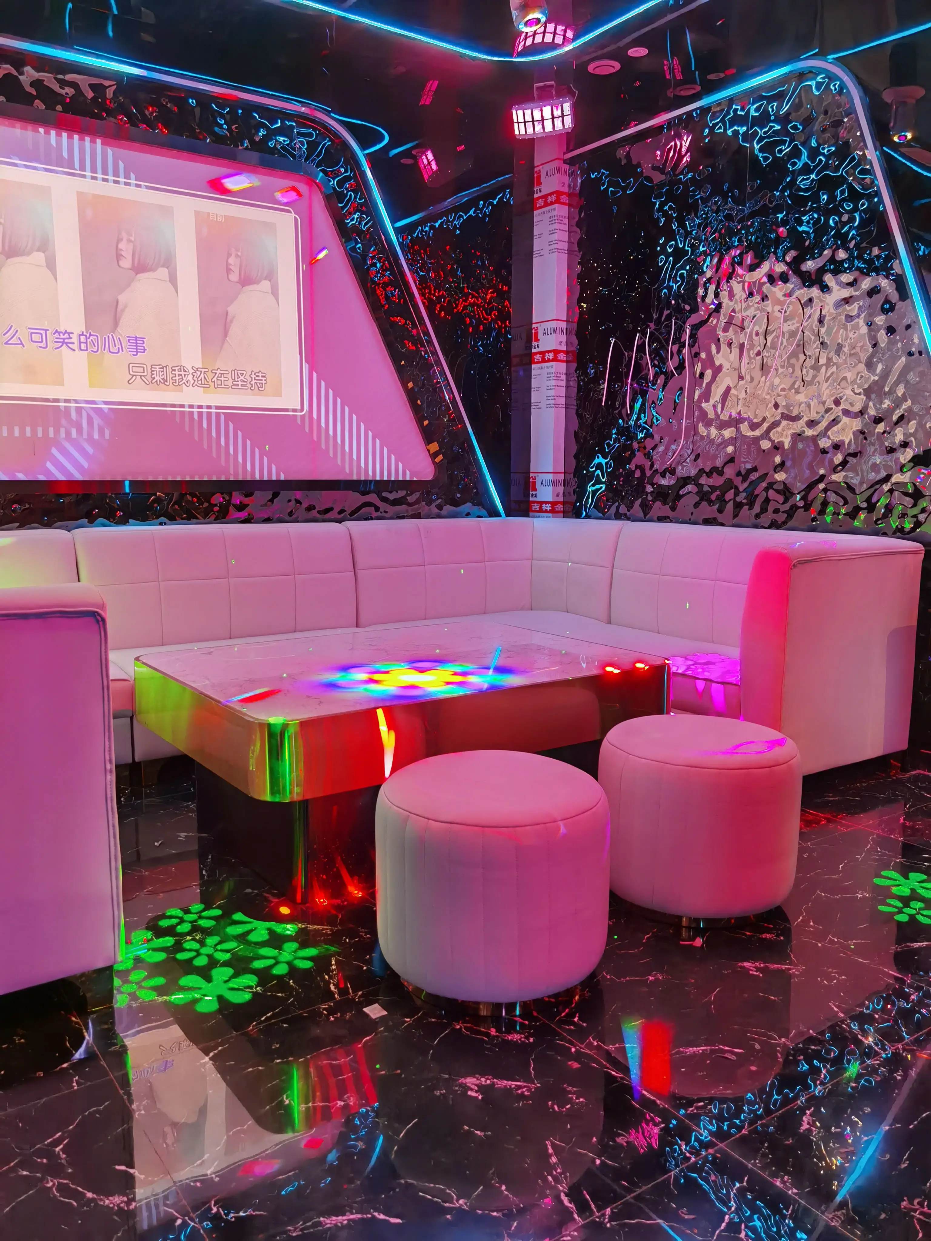 2024 New Hot Customized Decoration Interior Design  Nightclub Well-Textured Ktv Sofa