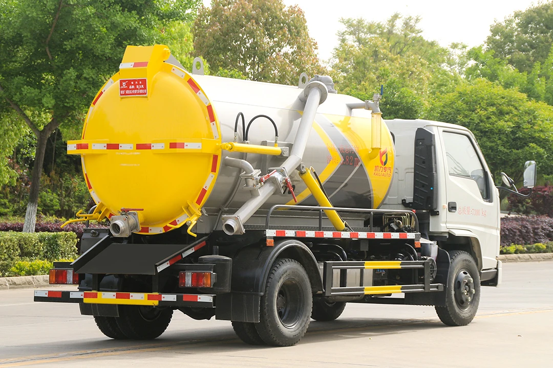 China Shunda 4*2 Sewage Suction Trucks 5 cubic meters  Sewage Sludge Suction And Transportation Truck