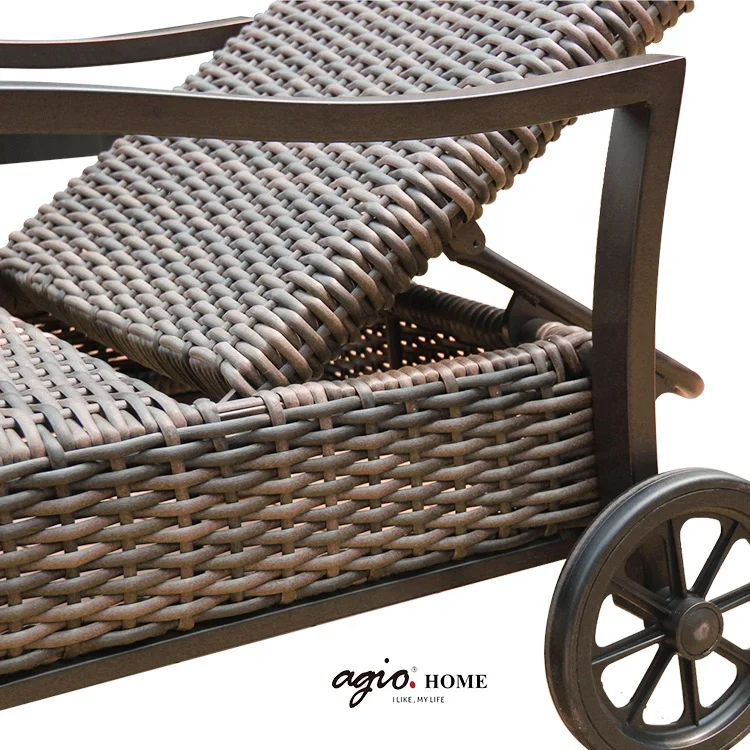 
Outdoor Rattan Beach Sun Lounger 