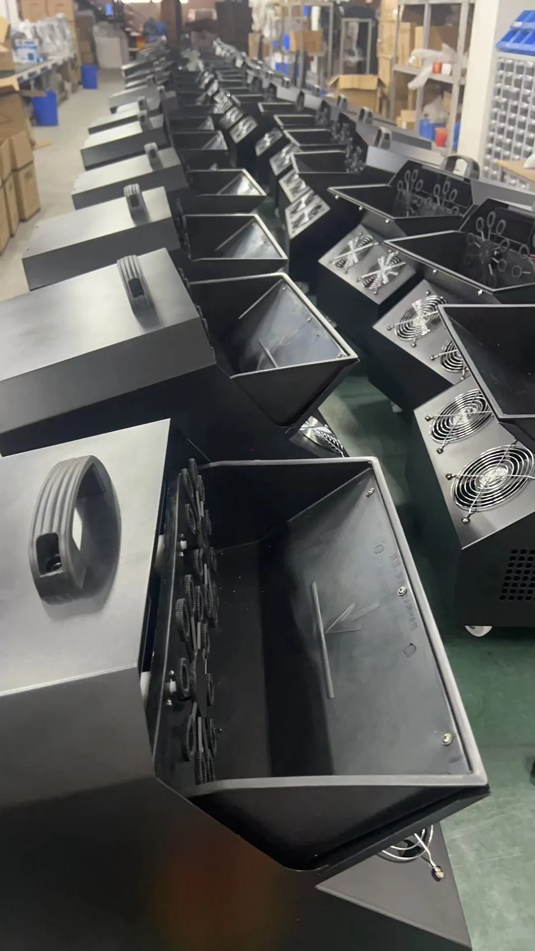 Good quality 1500w Dual Wheel Bubble Machine Led Fog Party Equipment 18x3w Rgb Smoke Bubble Machine