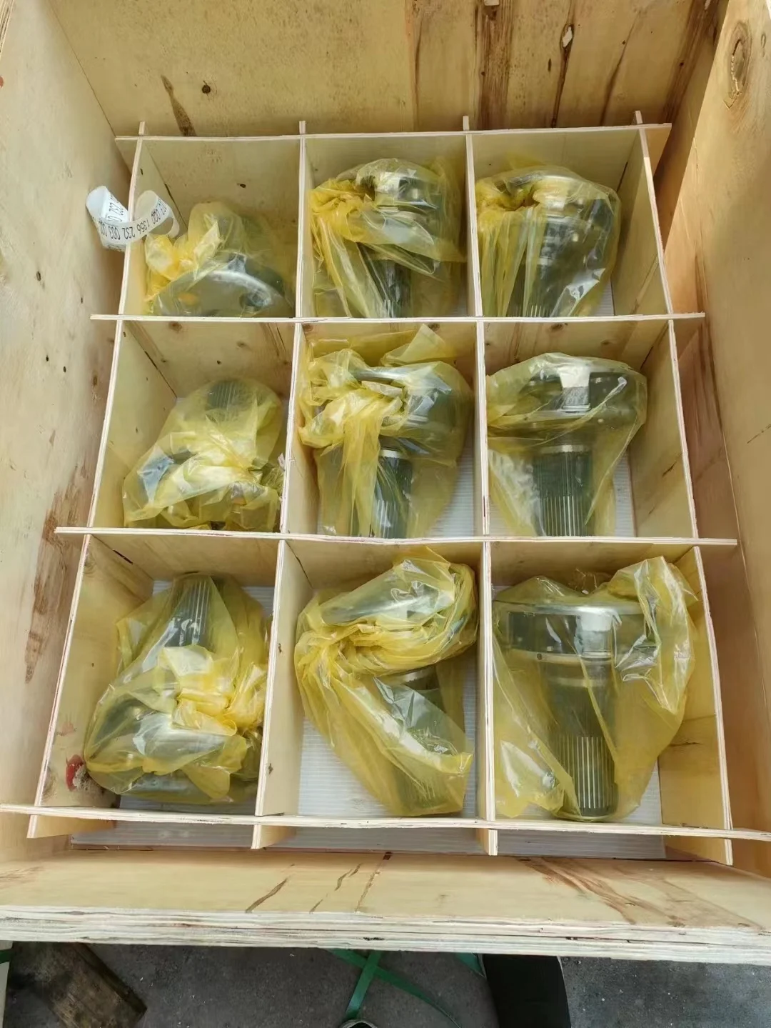 Heavy truck  gearbox output shaft High quality planetary reducer mechanism  is used for daf gearbox parts 1356 010 004