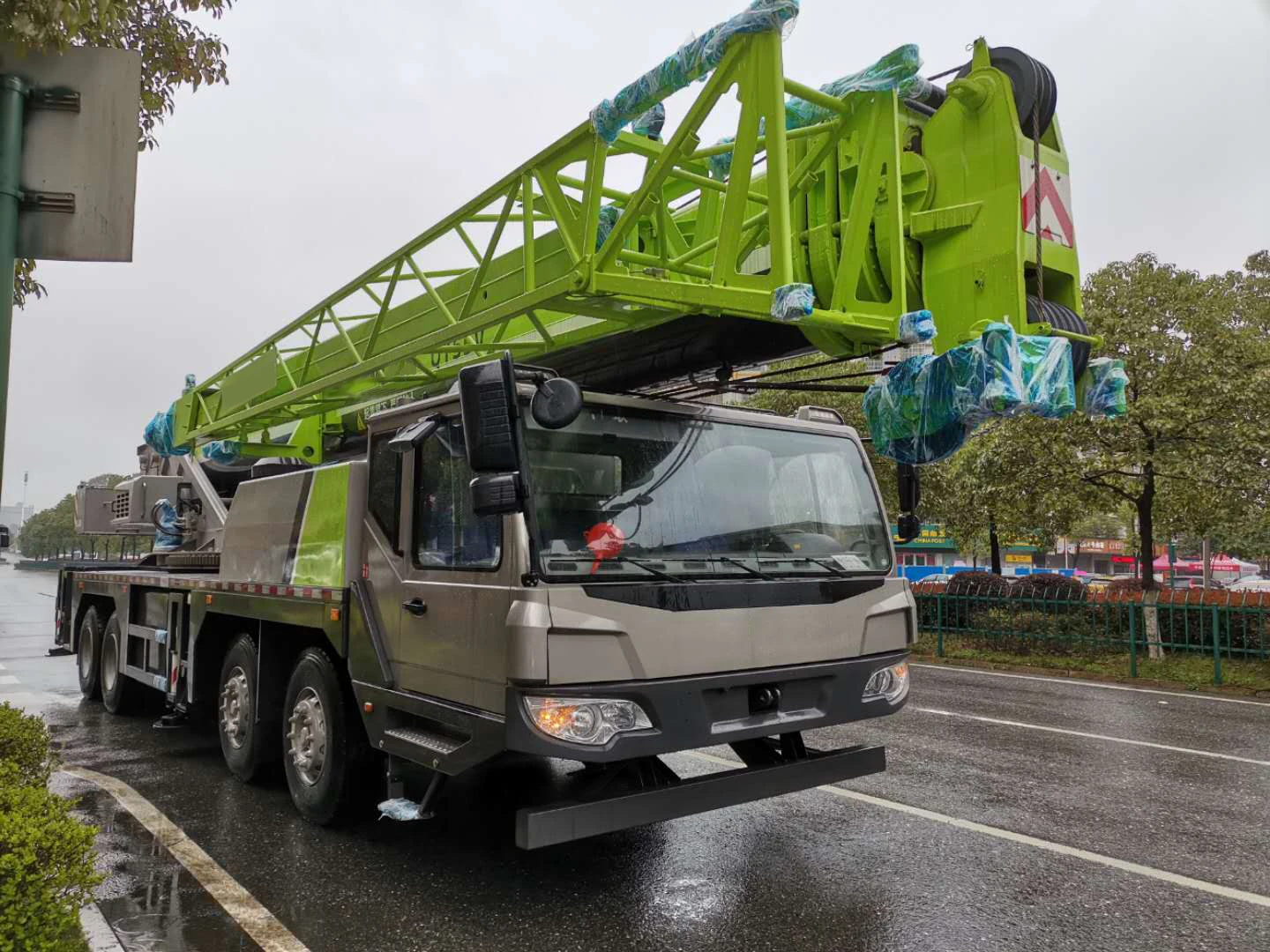 35 Ton Mobile Truck Crane ZTC350E552 With High Quality and Low Price
