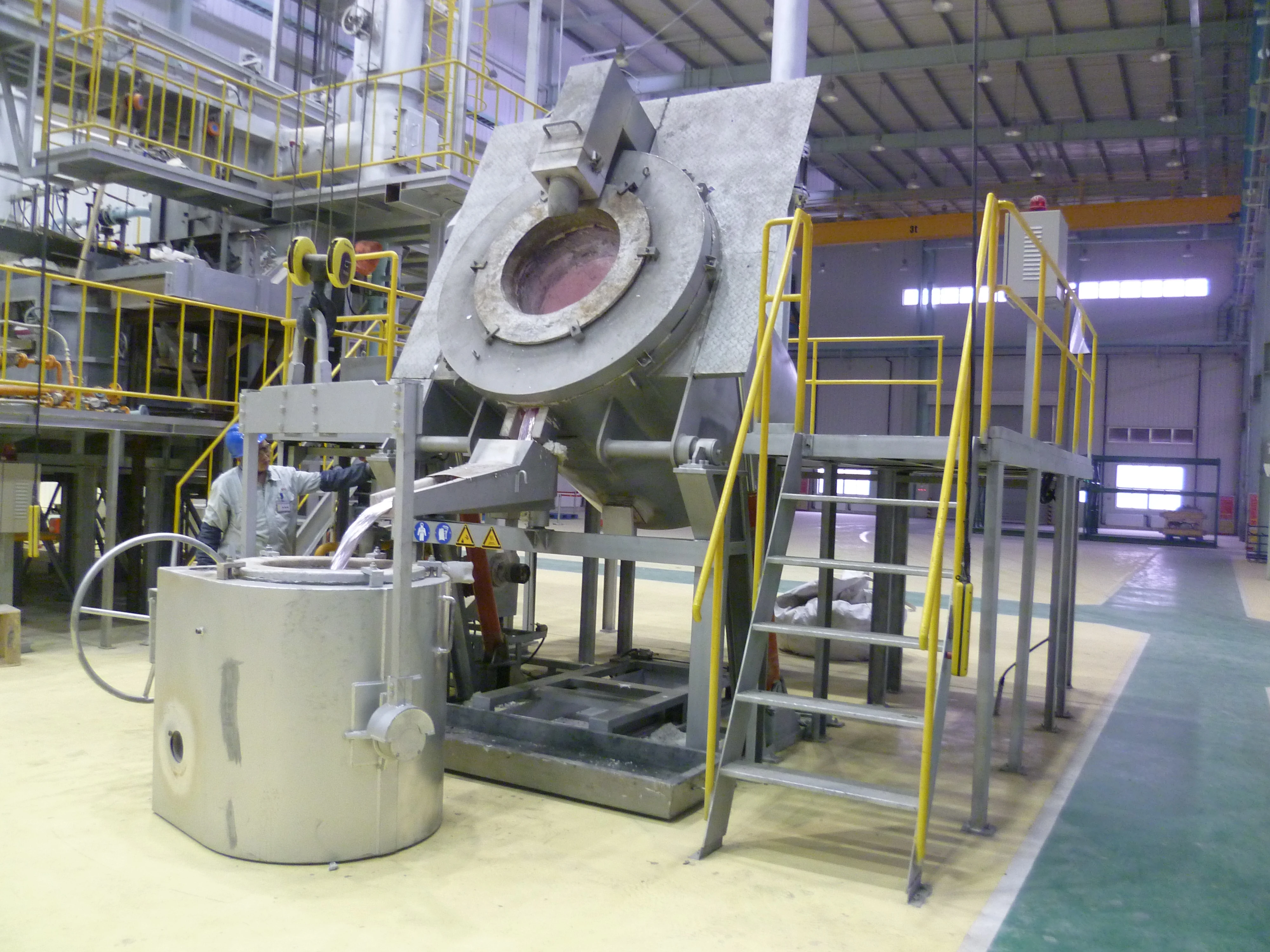 Capacity 800KG Electric LPG Aluminium Crucible Melting Furnace For Direct Casting
