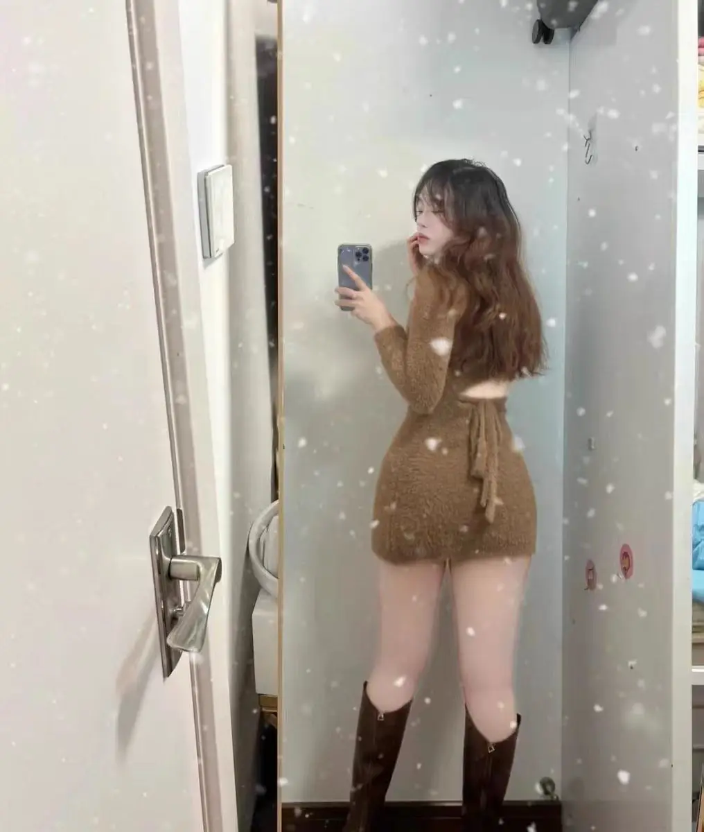 Coffee colored fur tight elastic round neck long sleeved skirt with hip wrap, sexy spicy girl autumn and winter dress