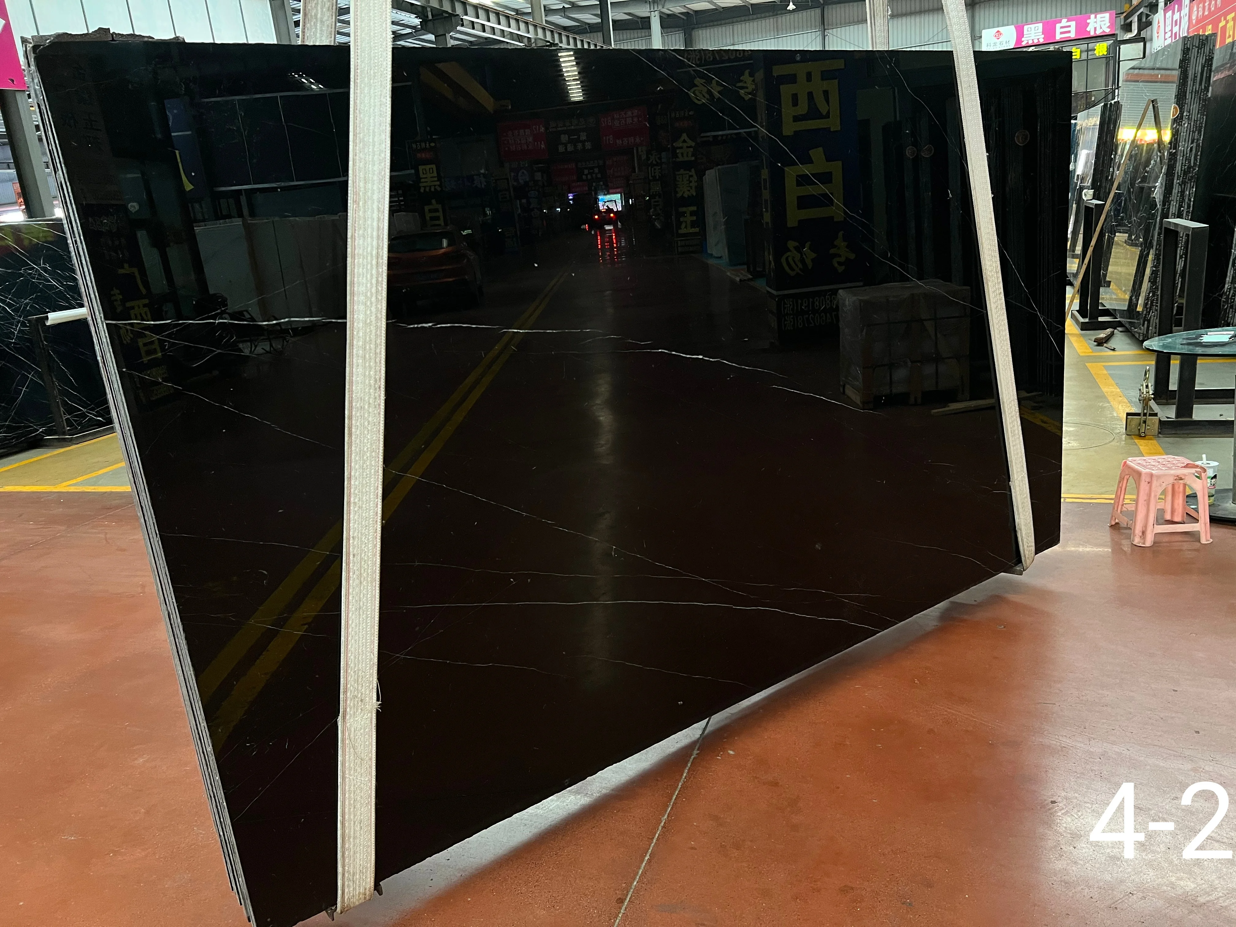 Полированный натуральный мрамор Black marquina