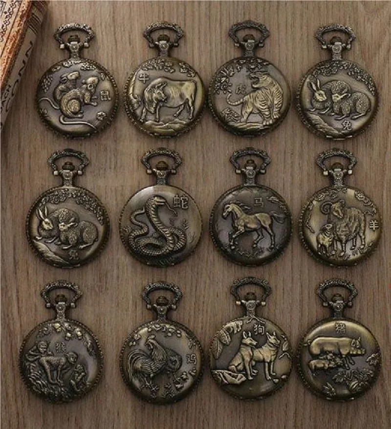 Бронзовые карманные часы небольшого размера