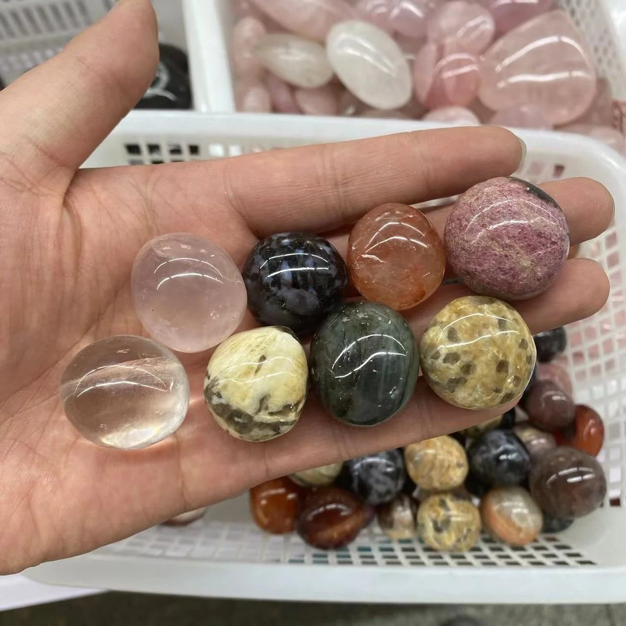 Factory Cheap Price Wholesale Natural Round Shaped Mixed Stones Crystal Healing Tumbled For Home Decoration