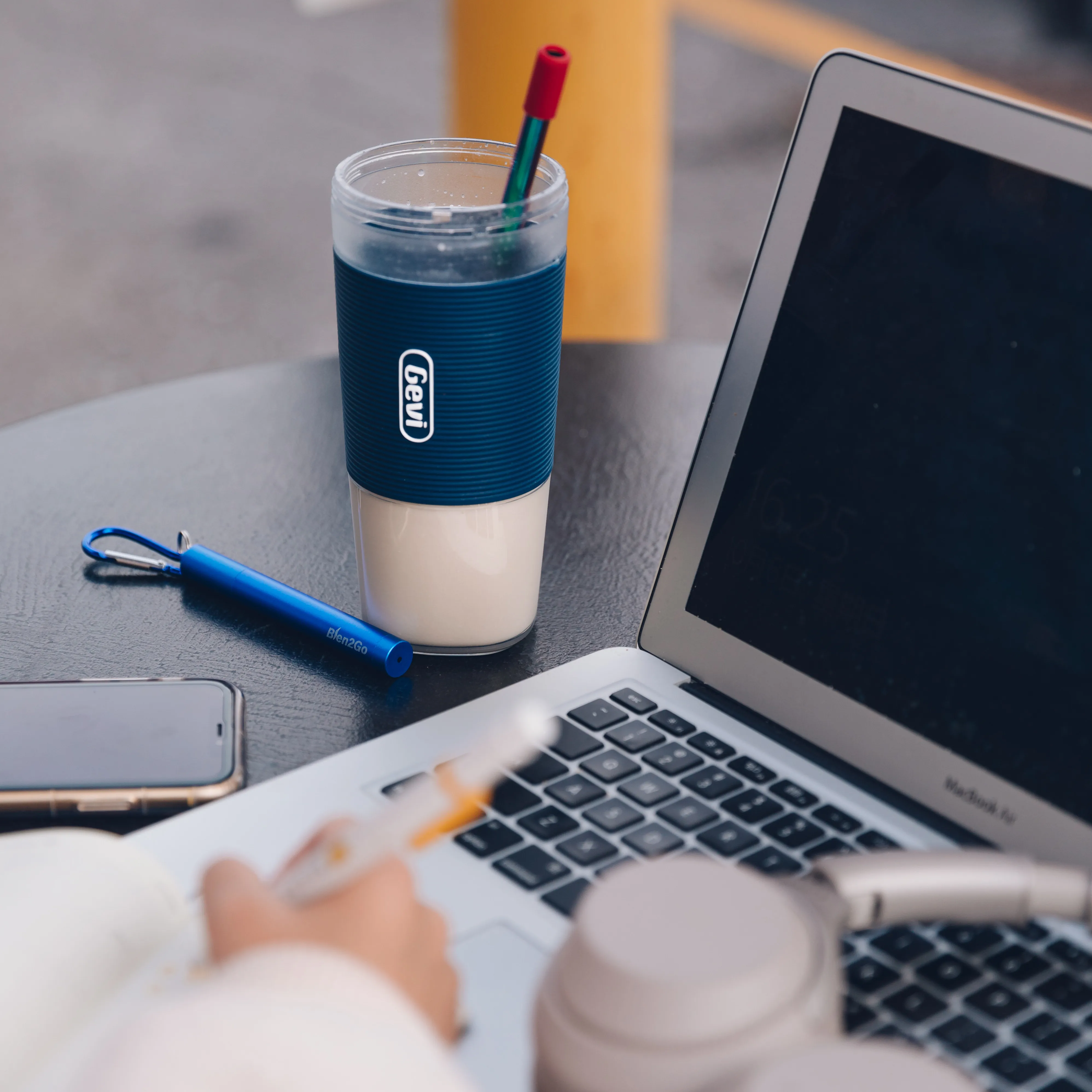 
2021 Blender Ice Blade High end Rechargeable Smoothie Mini portable blender juicer bottle USB blender and mixer with ice tray 