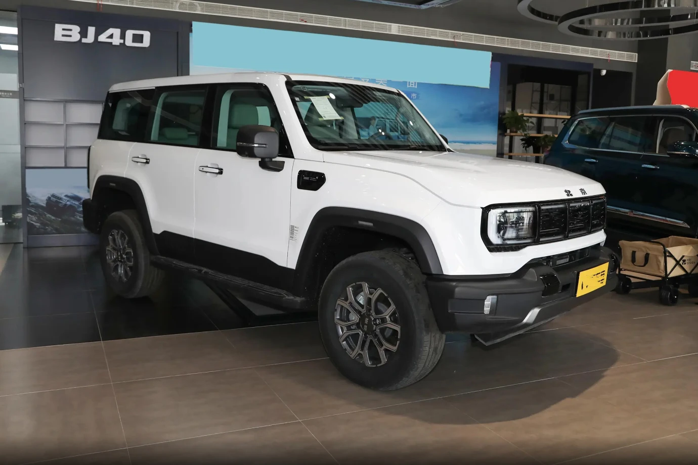 New Beijing Gas/Petrol SUV China BAIC BJ40 4x4 diesel 5 Seats Excellent Performance in Bad Road