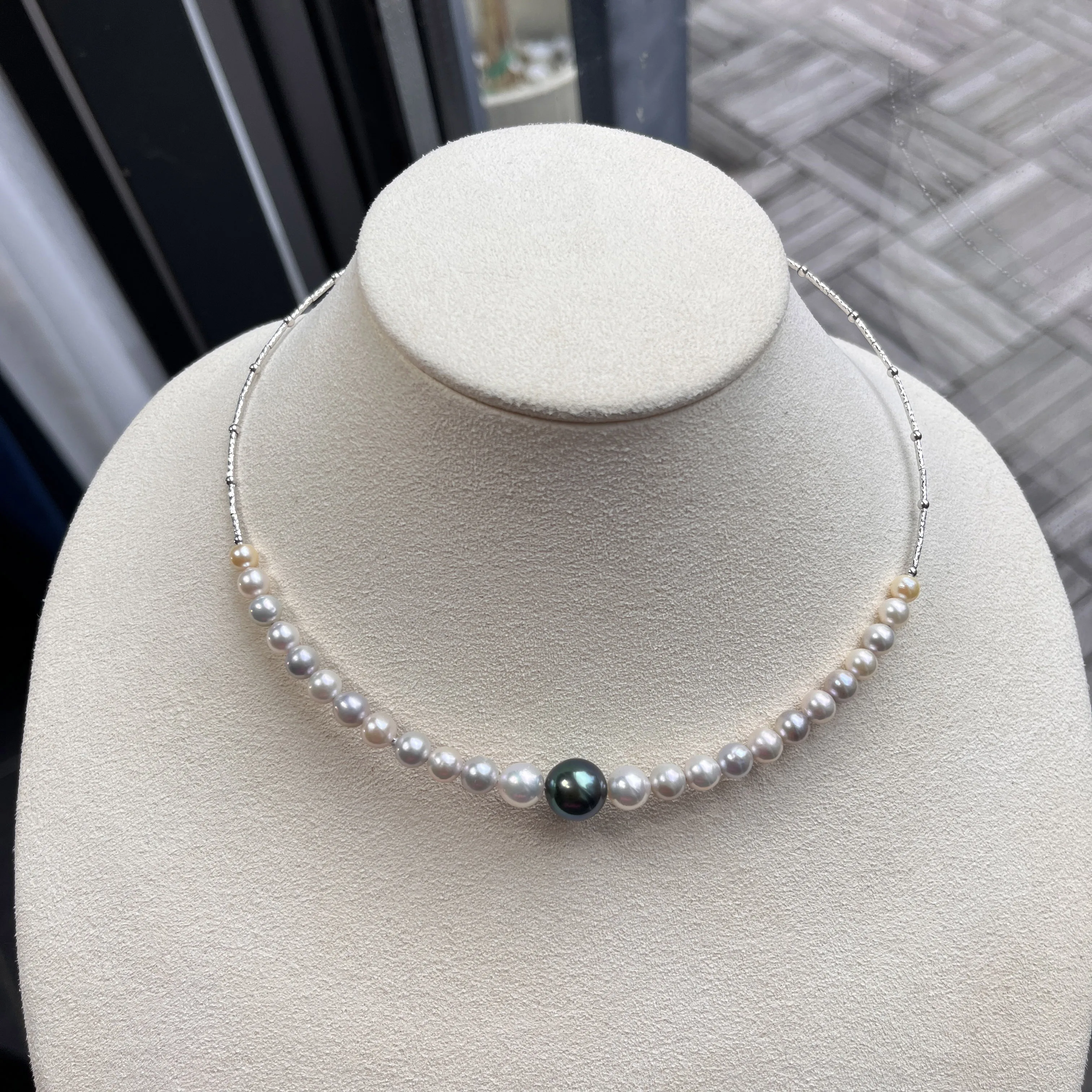 2024 Newest Product love charm with tahitian gold choker pearl necklace luxury for women fine jewelry south sea pearl necklace