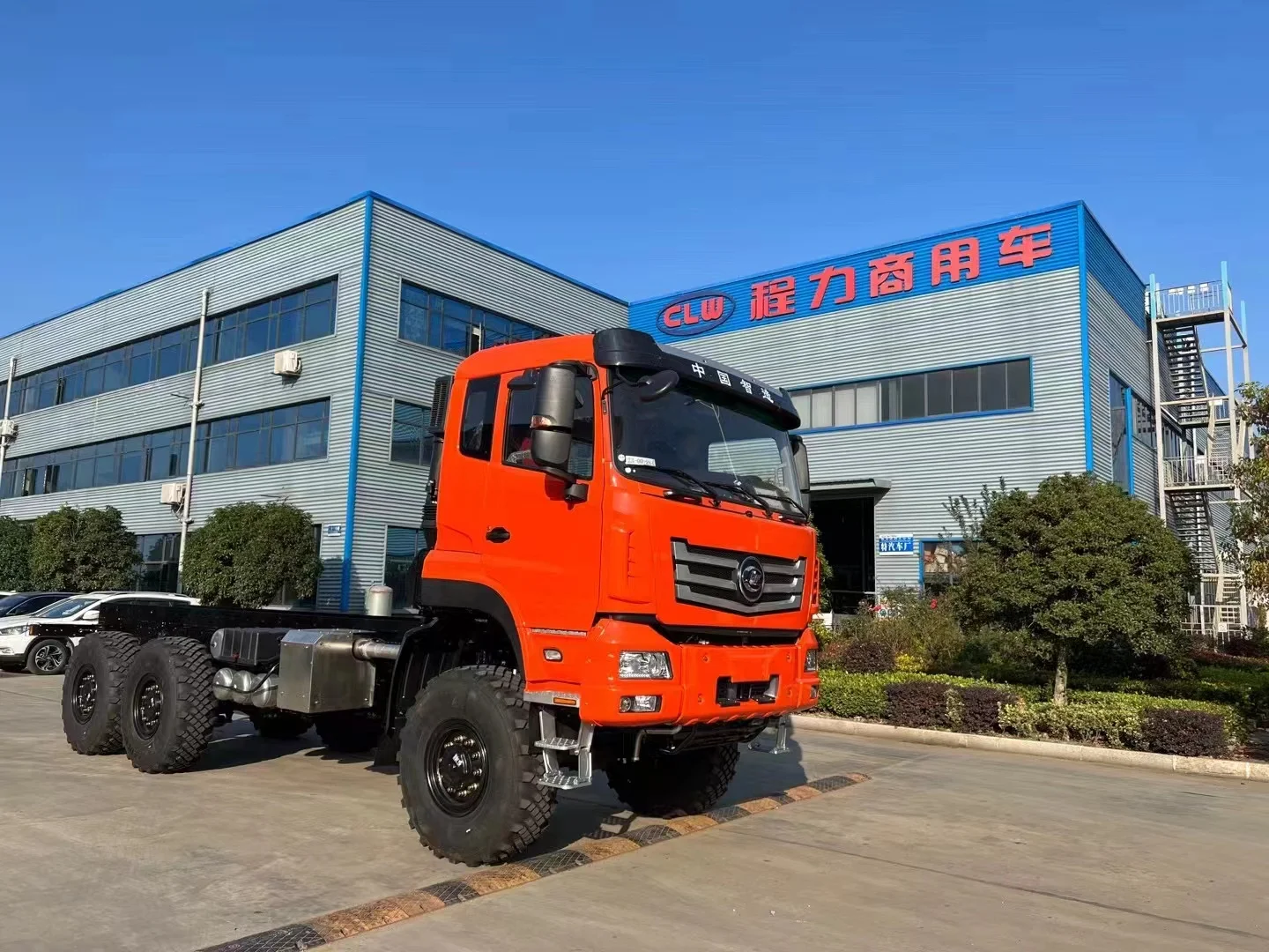 factory supply 6WD 6*6 tractor truck Right hand drive 40ton Weichai Engine 460hp Diesel Euro2 3 5 Air conditioner Sleeper bed