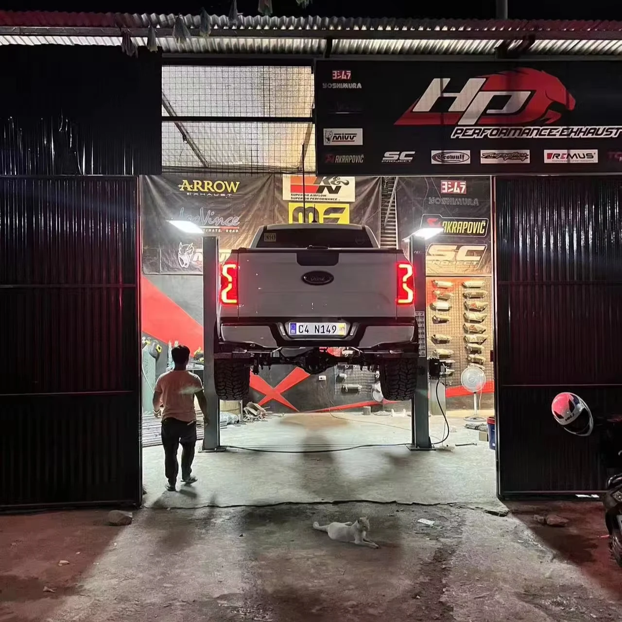 Eco-way Factory Price Safe Hydraulic Auto Launch 4 Ton Two Post Car Lift Car Lift Lifts