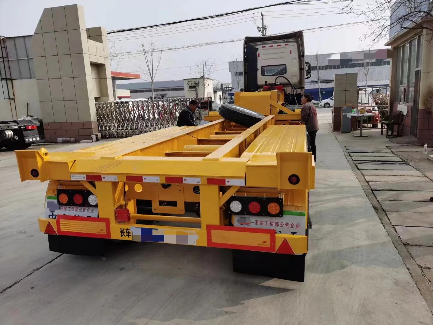 Custom Direct Factory Origin 3-Axis Multi-Axis Container Dump Semi-Trailer with Wabco Brake System