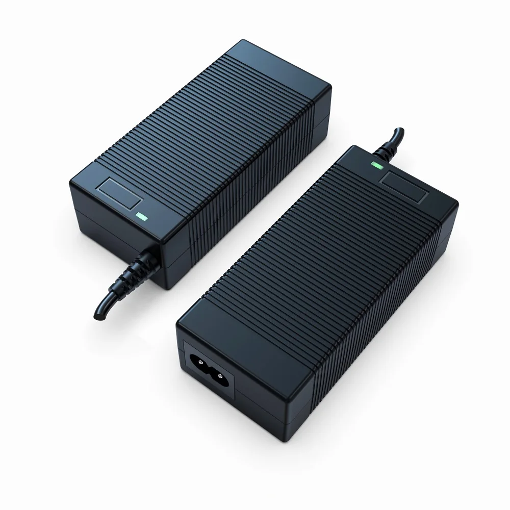 Бесплатный образец на заказ интеллектуальное автомобильное зарядное устройство 25,2 v 2a с 5521 10mm dc в наличии