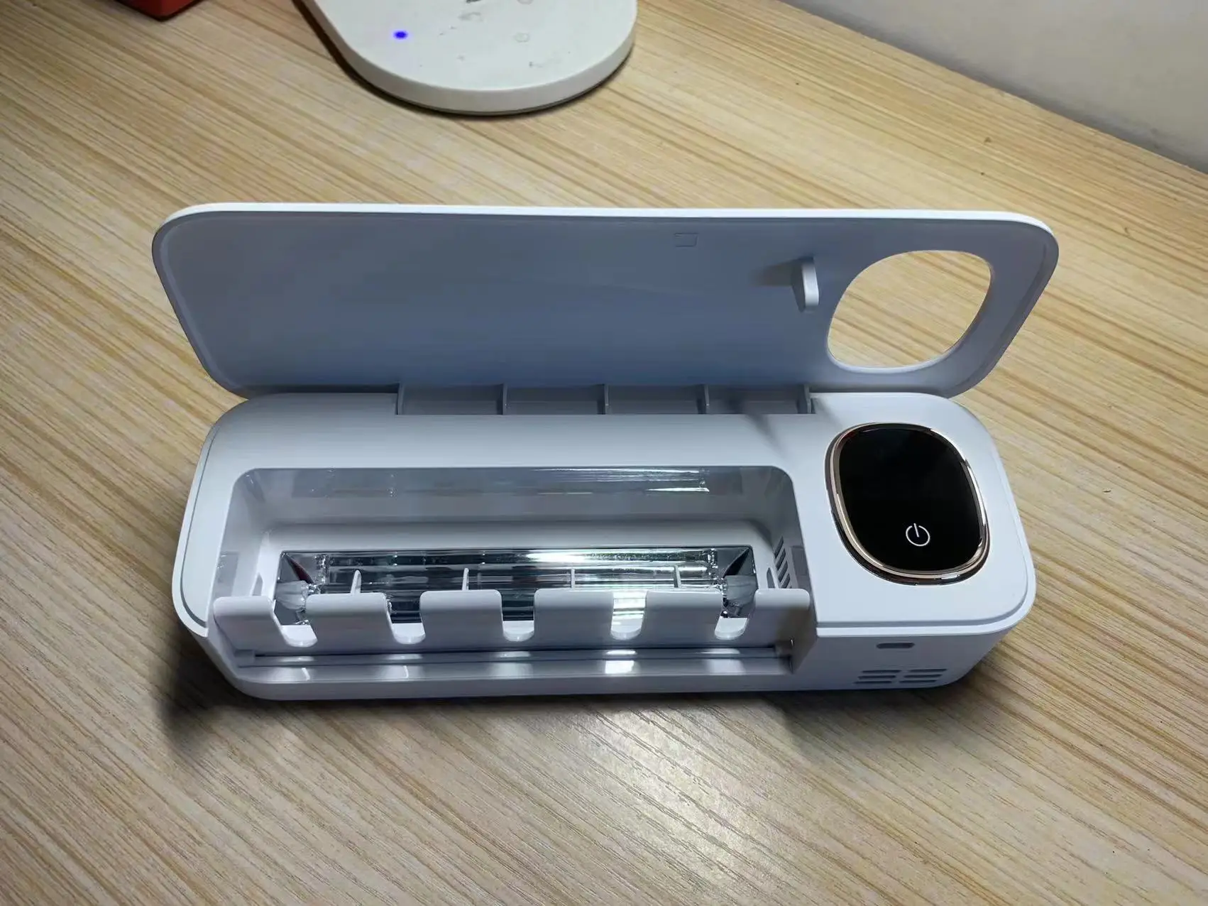 rechargeable Automatic UVC Toothbrush Disinfector Wall Mount Toothbrush Squeezer Holder Toothbrush Sterlizer and holder