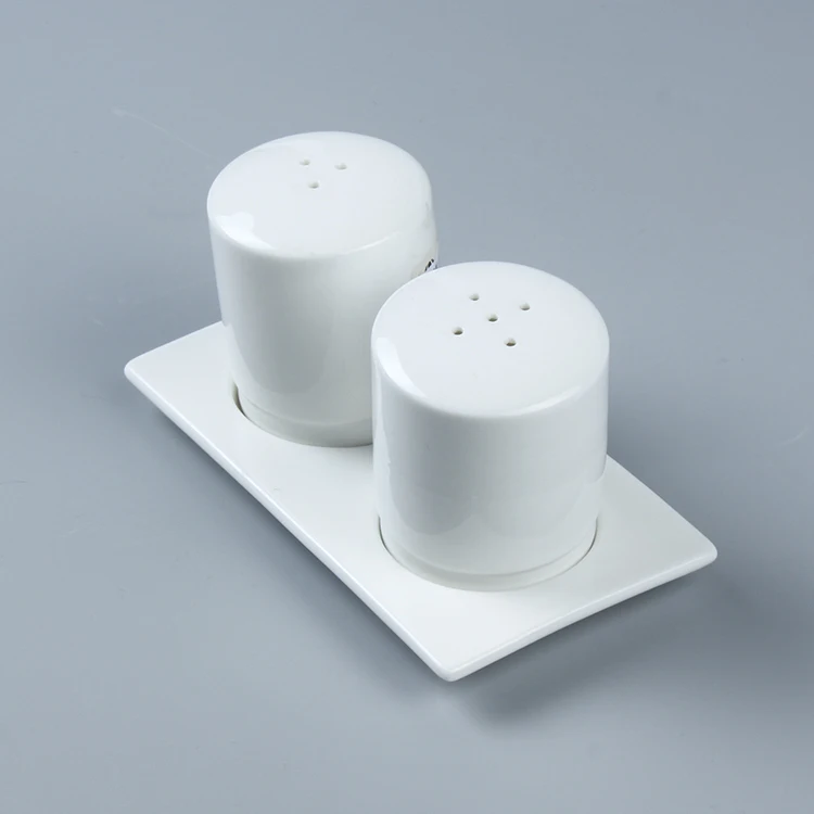 Wholesale cheap bulk hotel restaurant ceramic porcelain white salt pepper shakers set