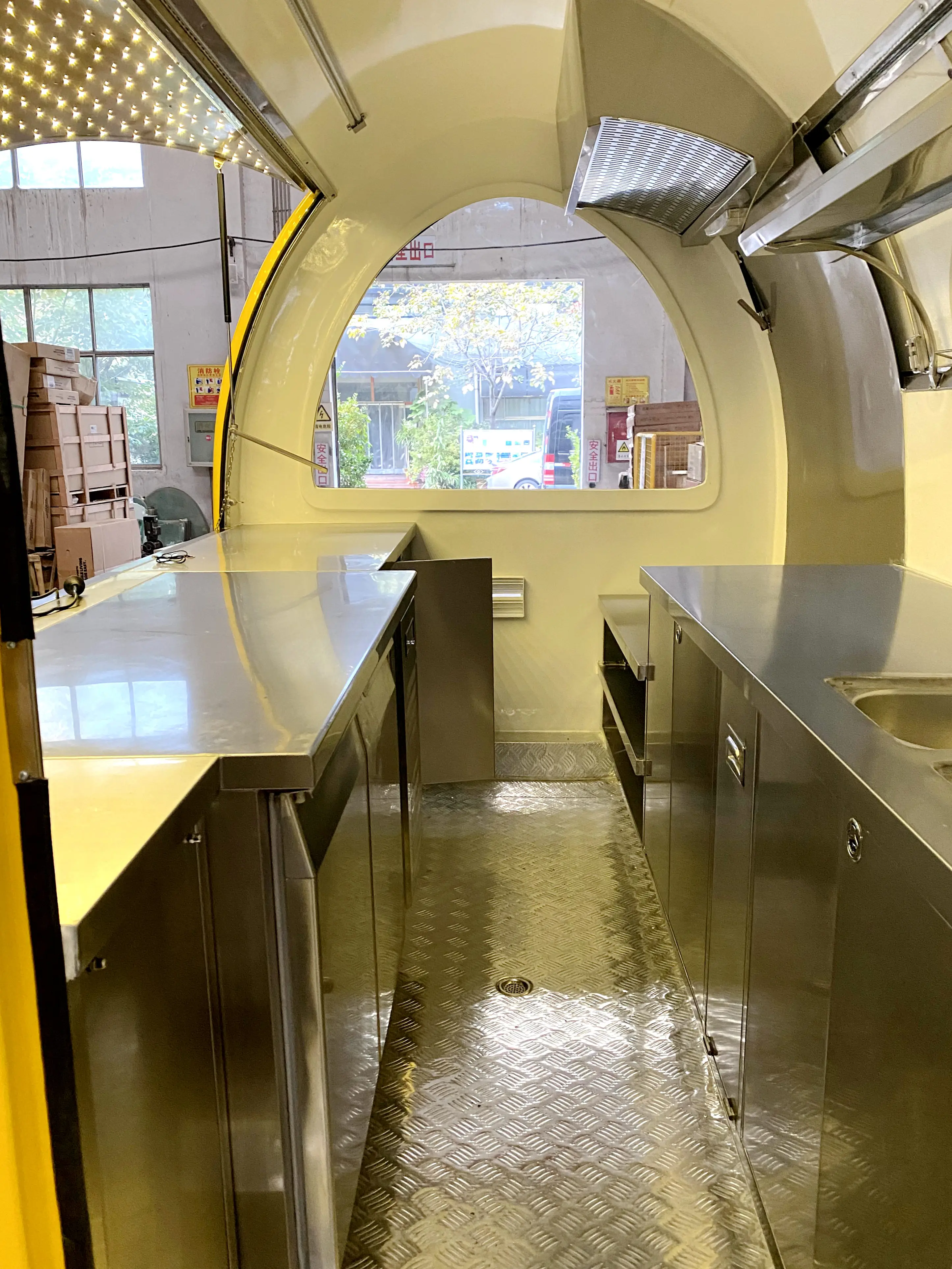 Open New Movable Nut Food Truckortable Samosa Fosnack Baror Sale Food Trailer Customized Mobile Restaurant Restaurant Equipment