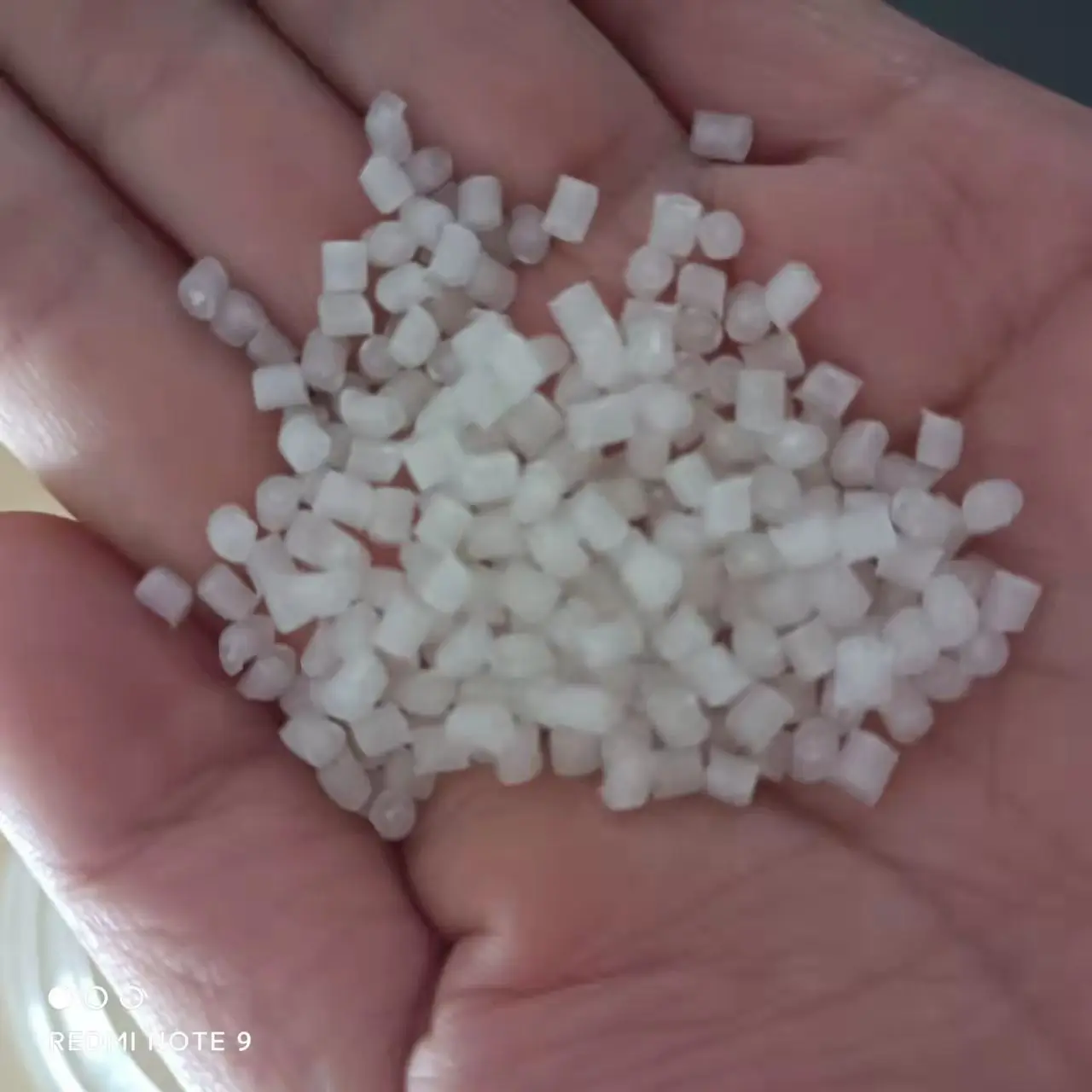 Оптовая продажа, пластиковое сырье для литья под давлением PBT 30% GF, отличное выравнивание и усиление