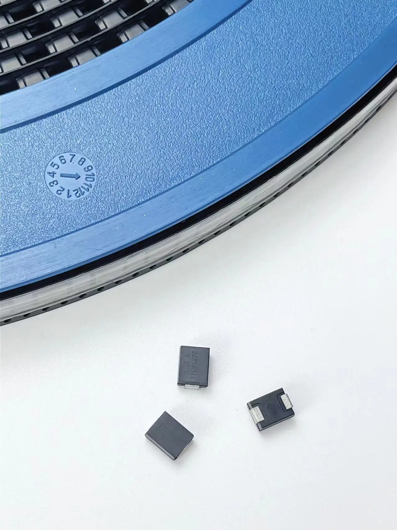 SMD varistor 3225k561 чип