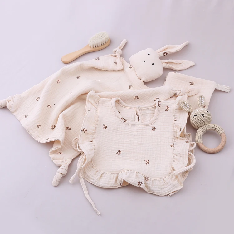Customized Baby Bath Sets Gift Baby Shower Gift Set Newborn Including 5pcs Bibs Blanket Hair Brush Pacifier Clips Bunny Rattle