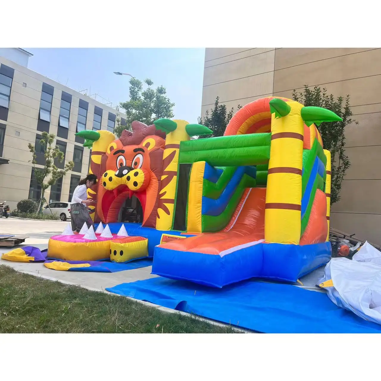 Customized animal shape bouncy castle inflatable trampoline slide pool combination lion shape