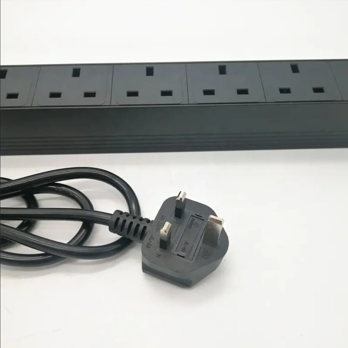 19 дюймов 6 way UK тип PDU Блок Распределения Питания