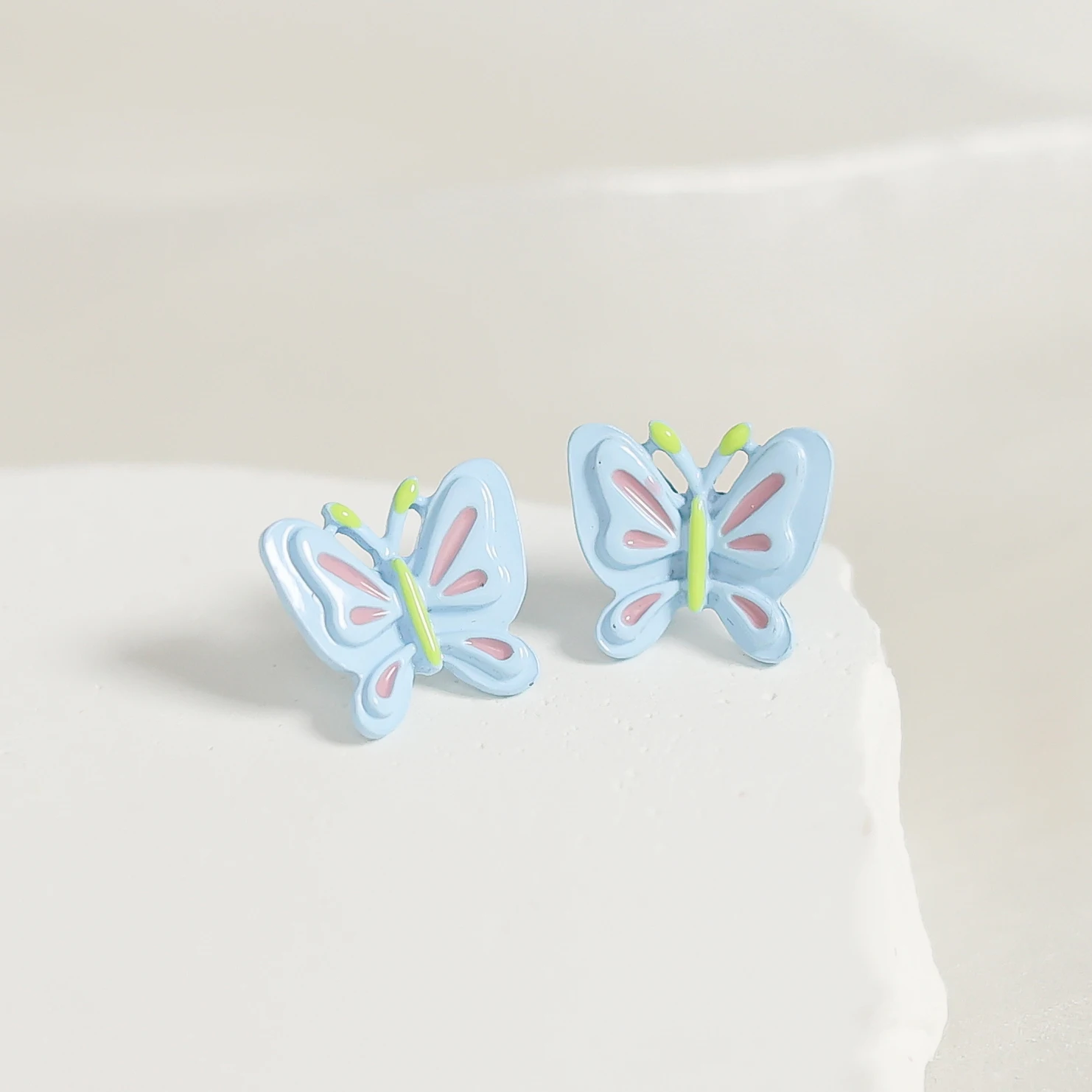Yiwu Unisex Gold Plated Earrings Trendy Fresh Multi-Color Multi-Style Semi-Circle Ear Protections with Heart Shape